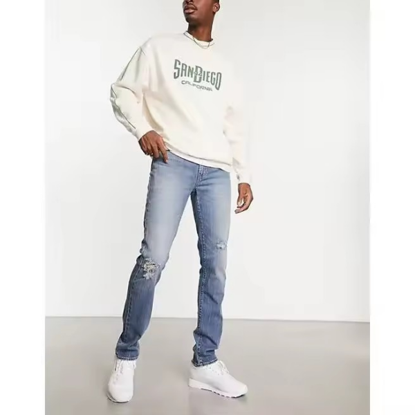 Levi's 511 Slim Fit Jeans in Light Blue Vintage Wash with Destruction - Pantalones vaqueros Levis para hombre con deslavado vintage y con desgarros (L32)