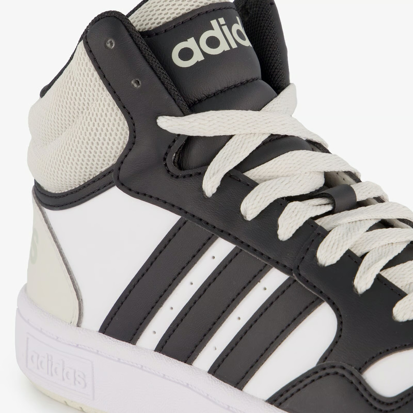 Adidas Hoops 3.0 Mid para niños - Zapatillas deportivas altas infantiles estilo basket en blanco y negro - Imagen 3